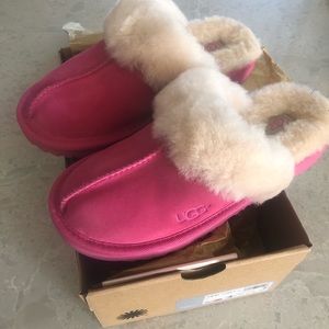 UGG girls slippers size 4